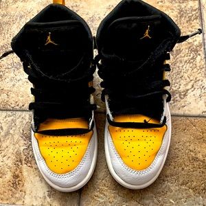 Used Jordan 1 black yellow and white